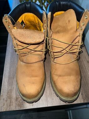 Timberland Wheat/Tan Men's Leather Work Boots with Yellow Lining